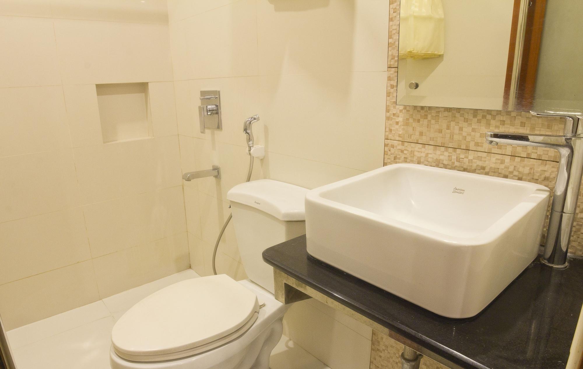 Eurotel Makati Макати Экстерьер фото