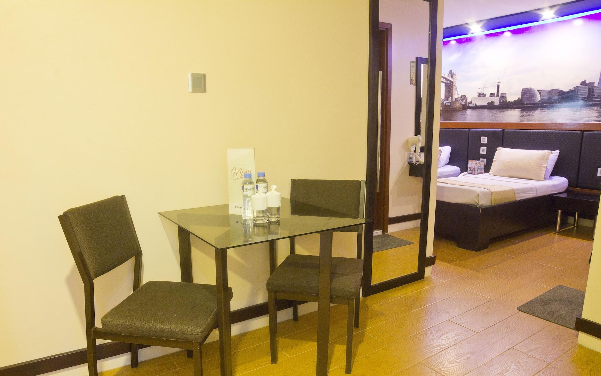 Eurotel Makati Макати Экстерьер фото