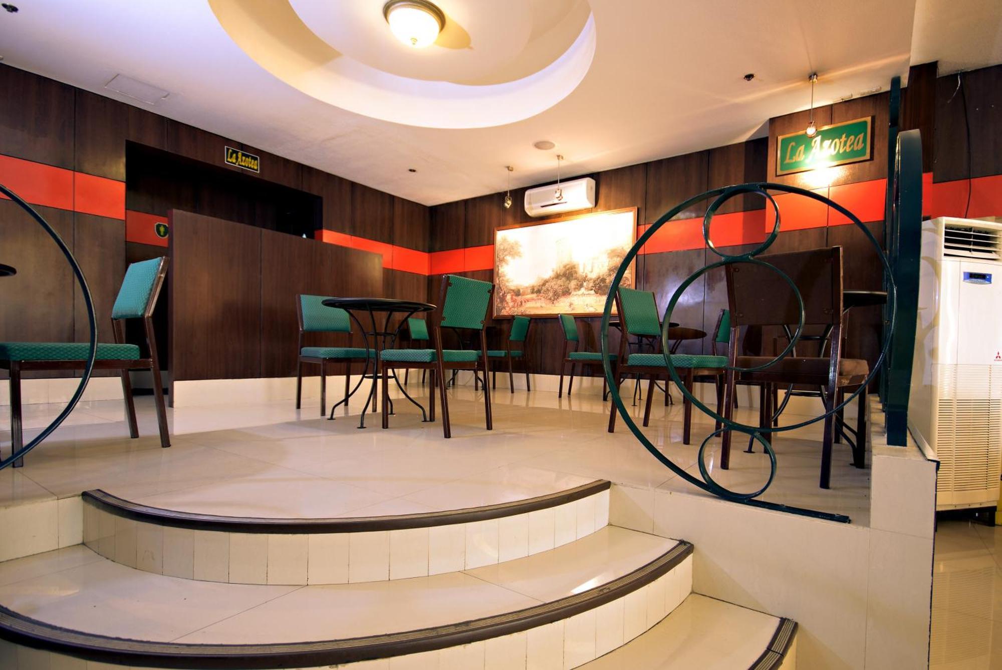Eurotel Makati Макати Экстерьер фото