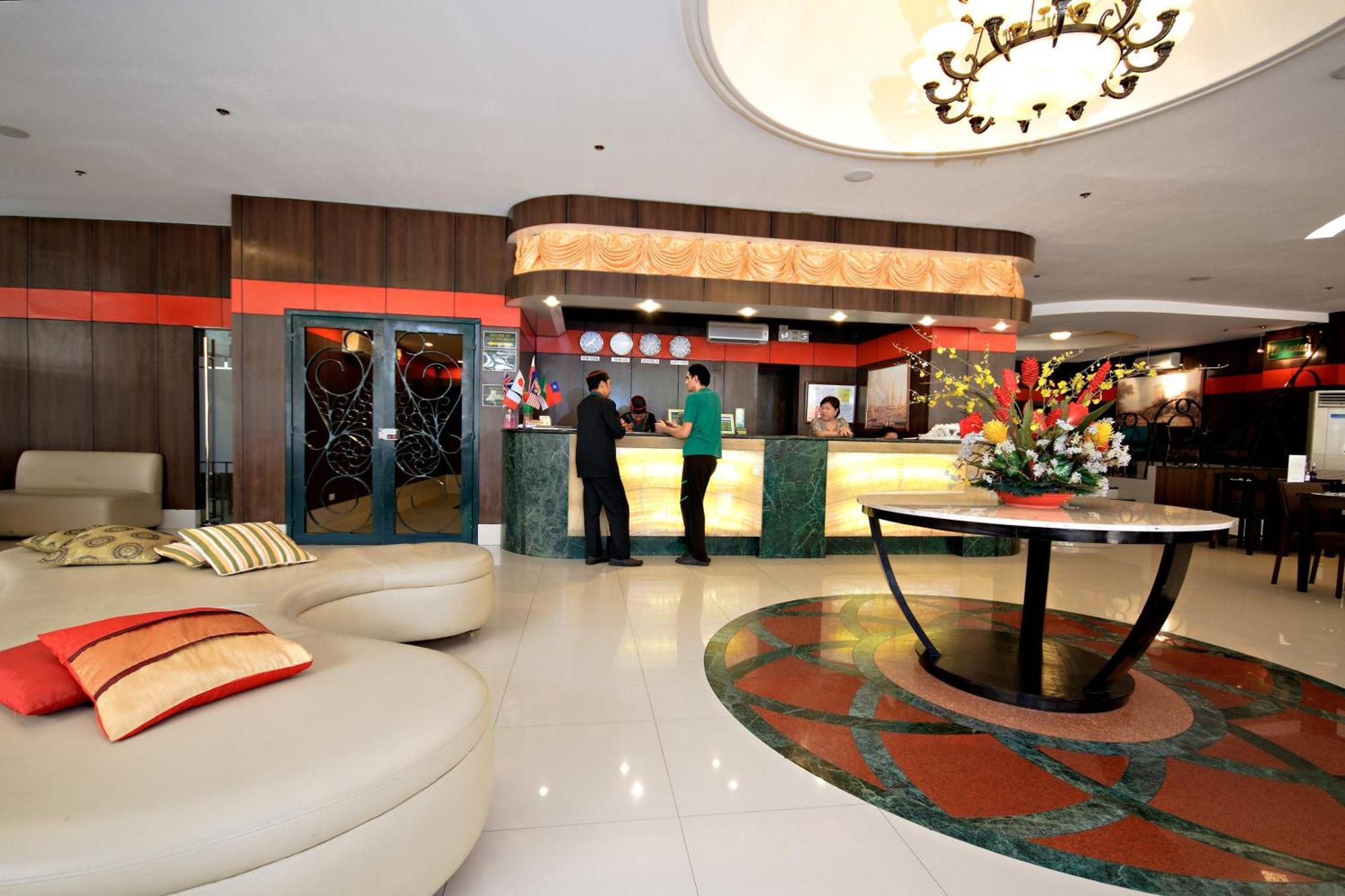 Eurotel Makati Макати Экстерьер фото