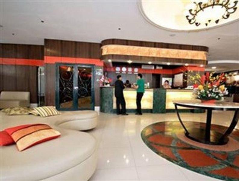Eurotel Makati Макати Экстерьер фото
