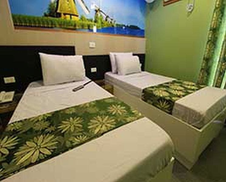 Eurotel Makati Макати Экстерьер фото
