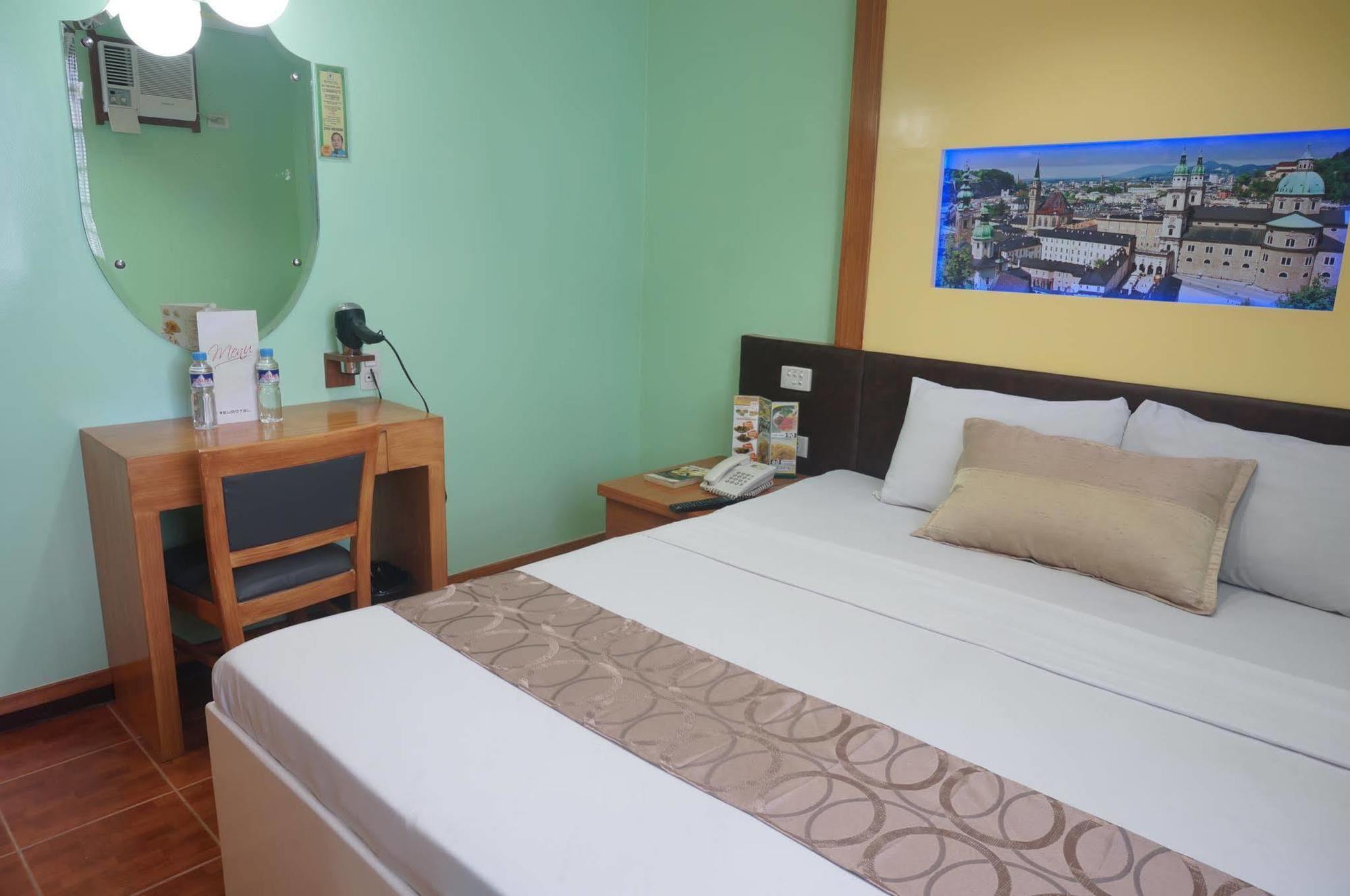 Eurotel Makati Макати Экстерьер фото