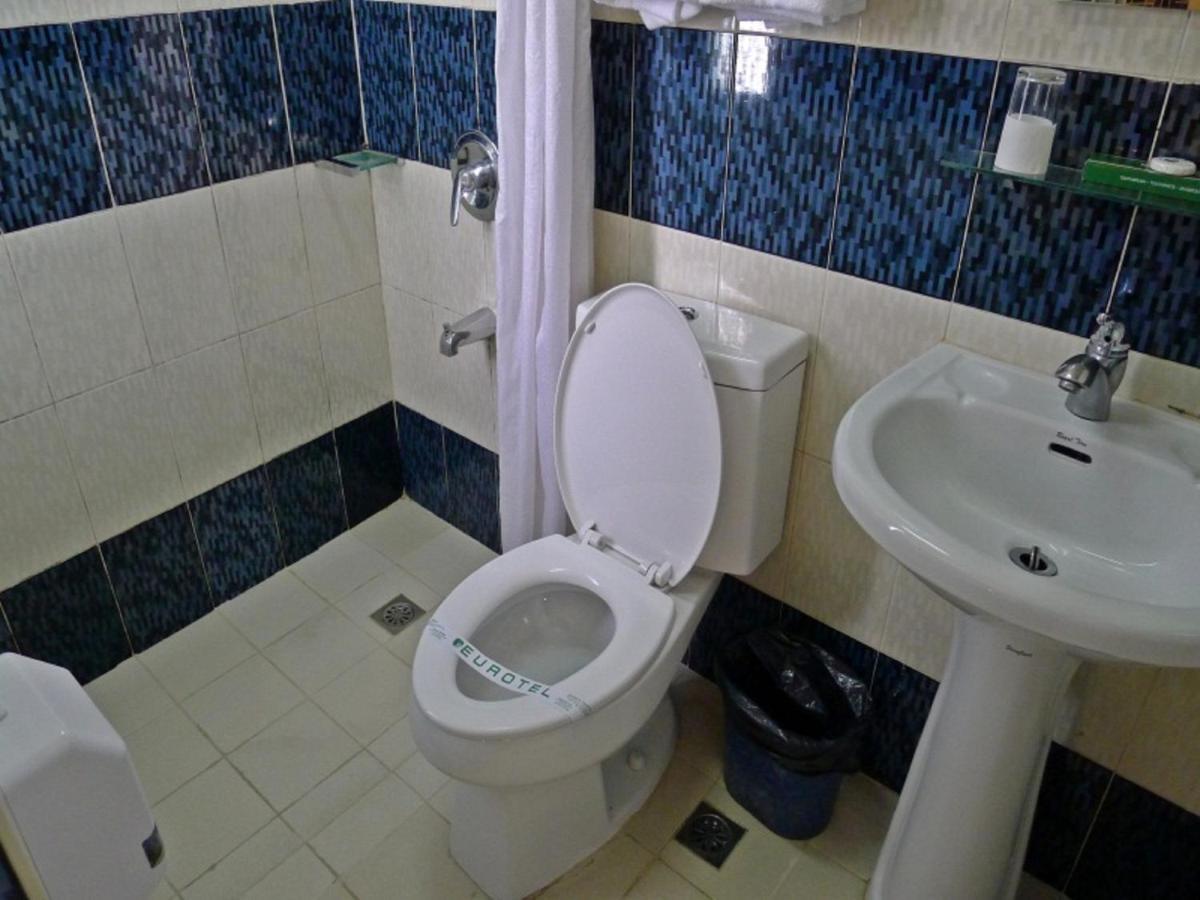 Eurotel Makati Макати Экстерьер фото
